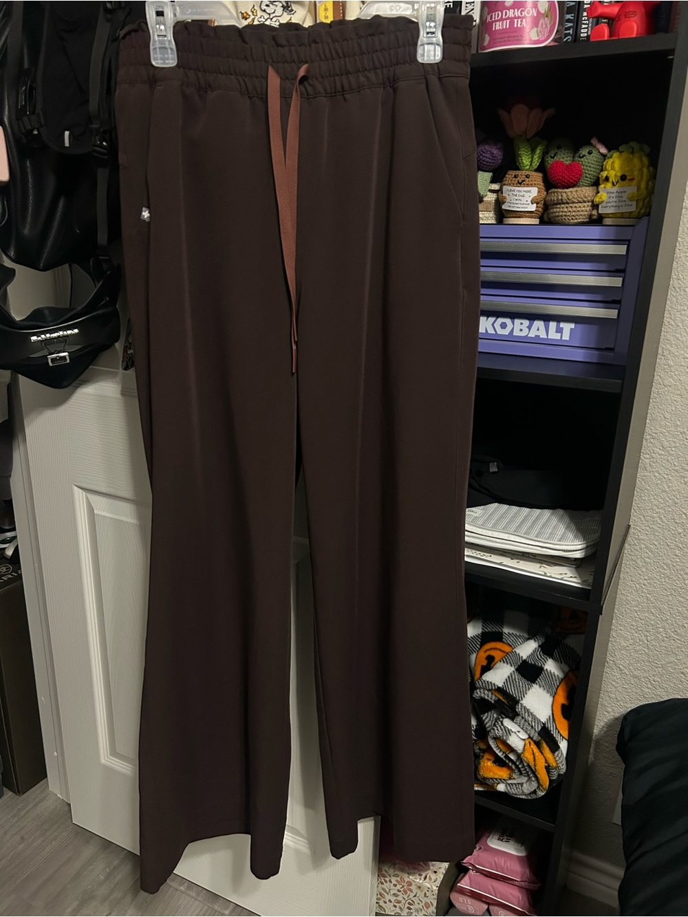 NWOT: Figs ESPRESSO Allison wide leg scrub pants in size small regular
